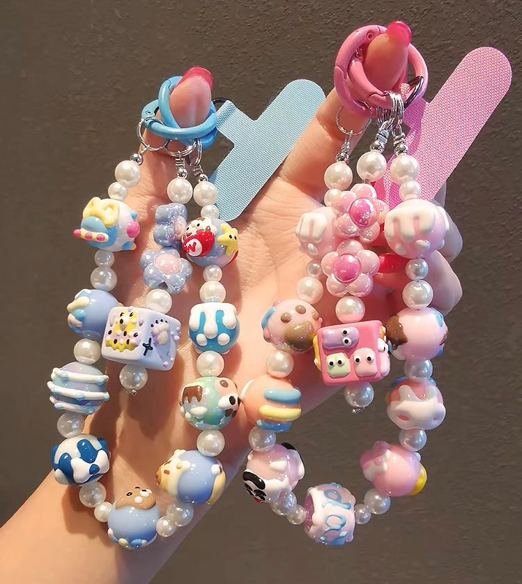 キーホルダー福袋 -- ライブ配信で開封 -- スマホストラップ付き